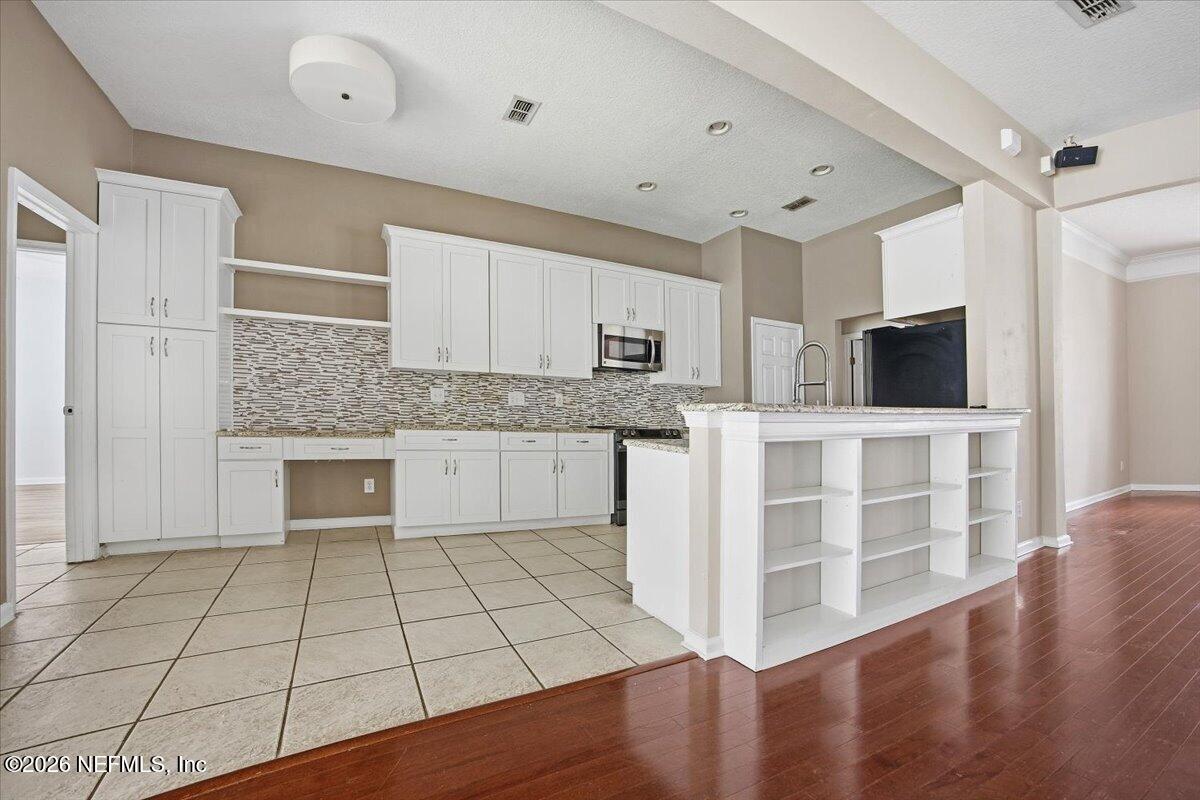 10642 ROUNDWOOD GLEN Court