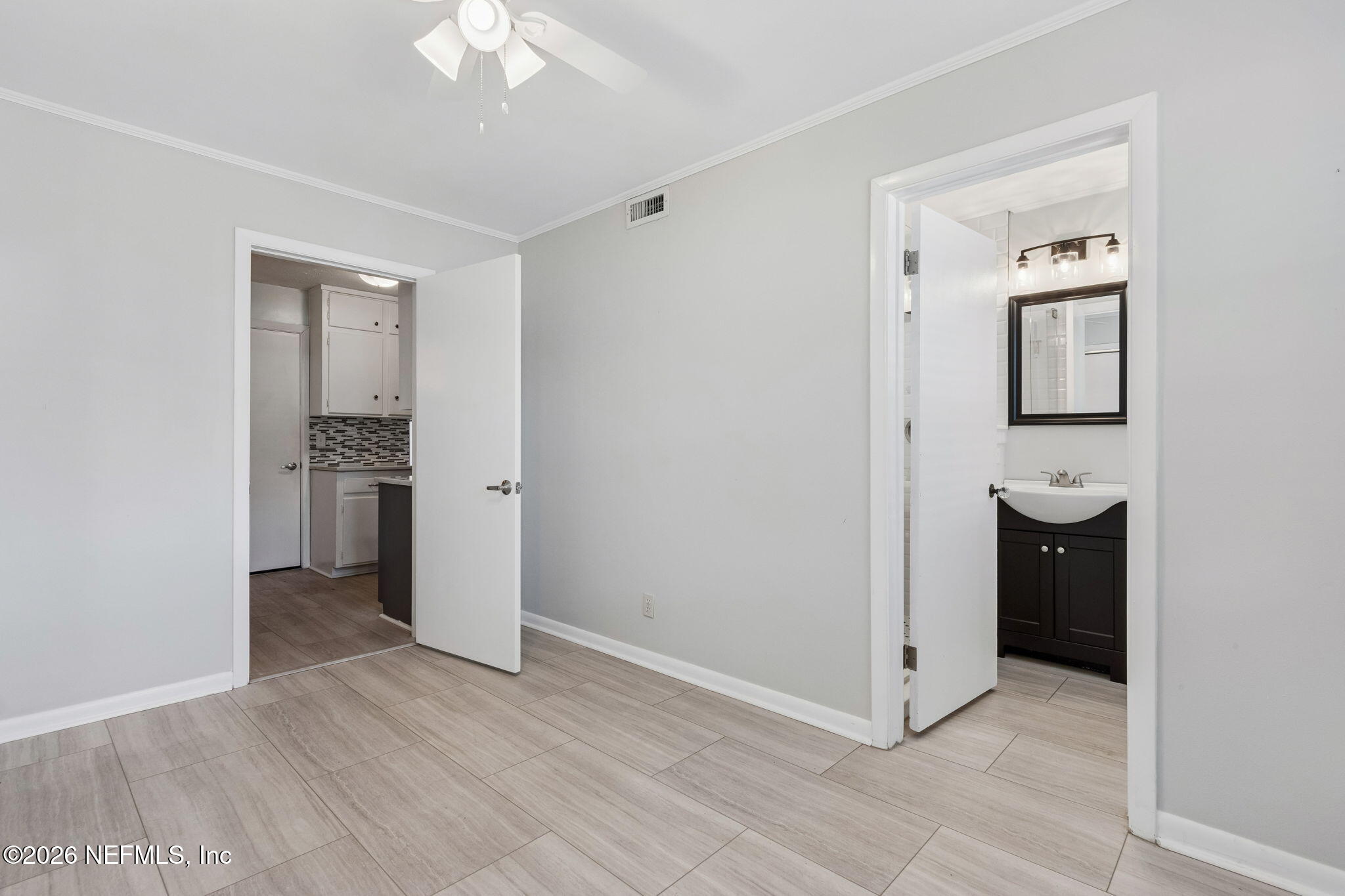 915 OLD GROVE Manor