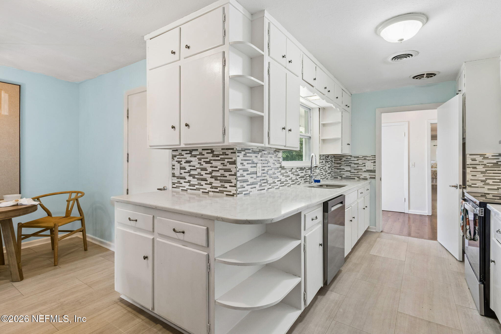915 OLD GROVE Manor