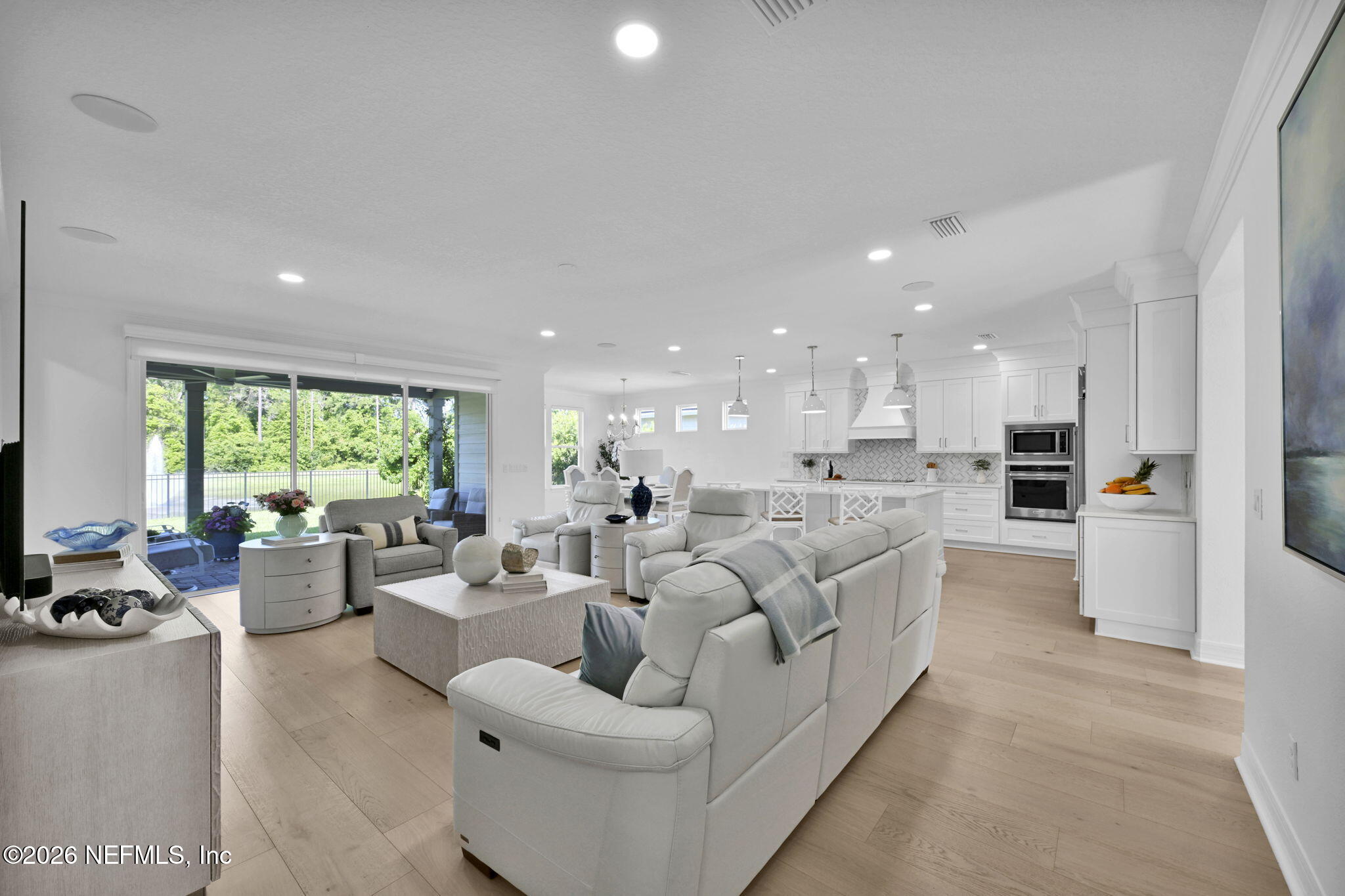 82 GLENHURST Avenue