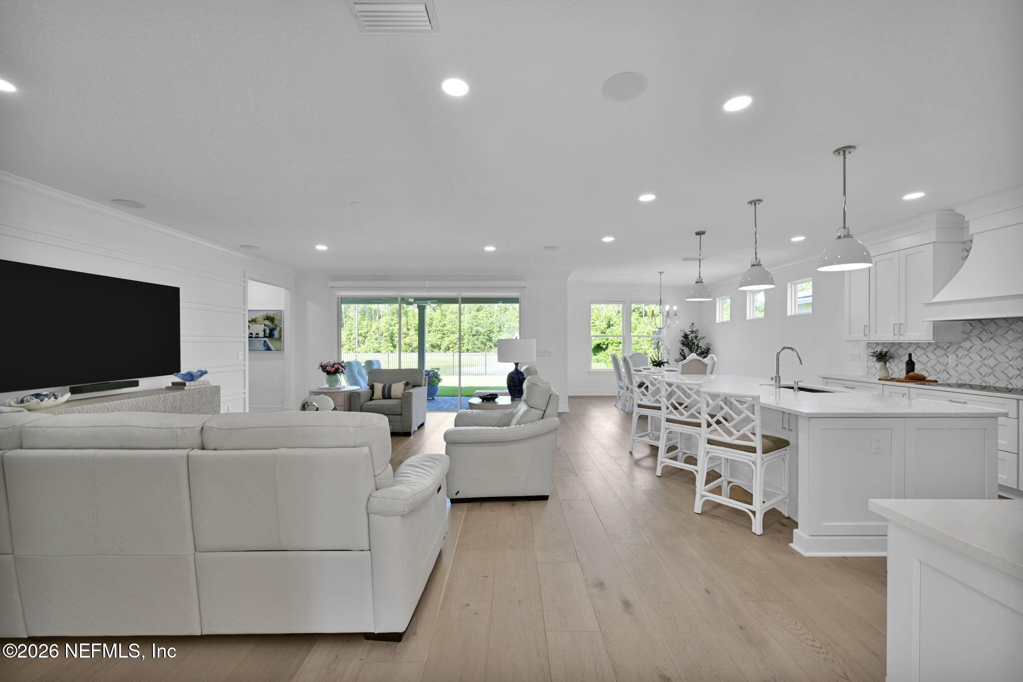 82 GLENHURST Avenue