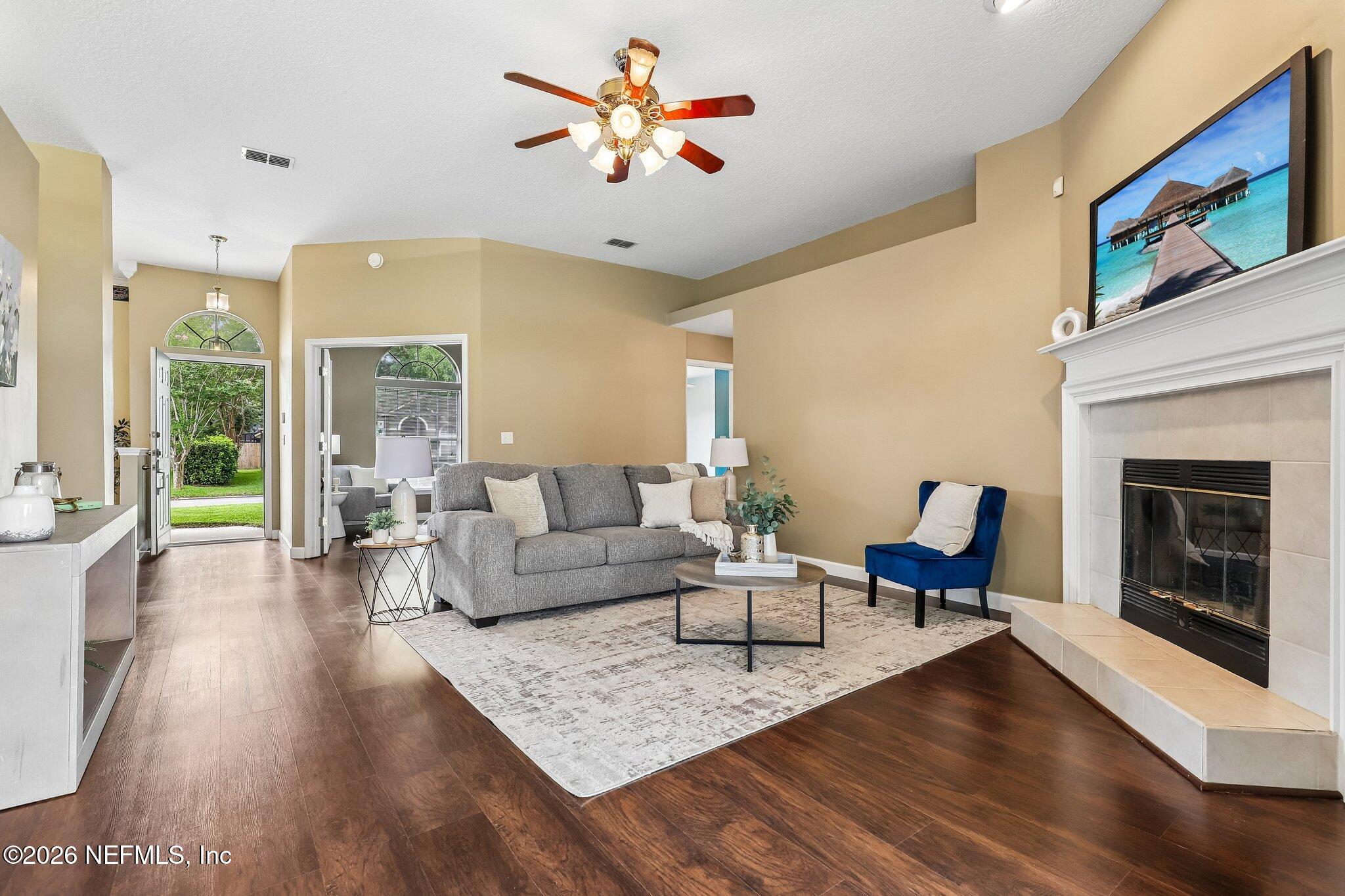 372 MAPLEWOOD Drive, St. Johns