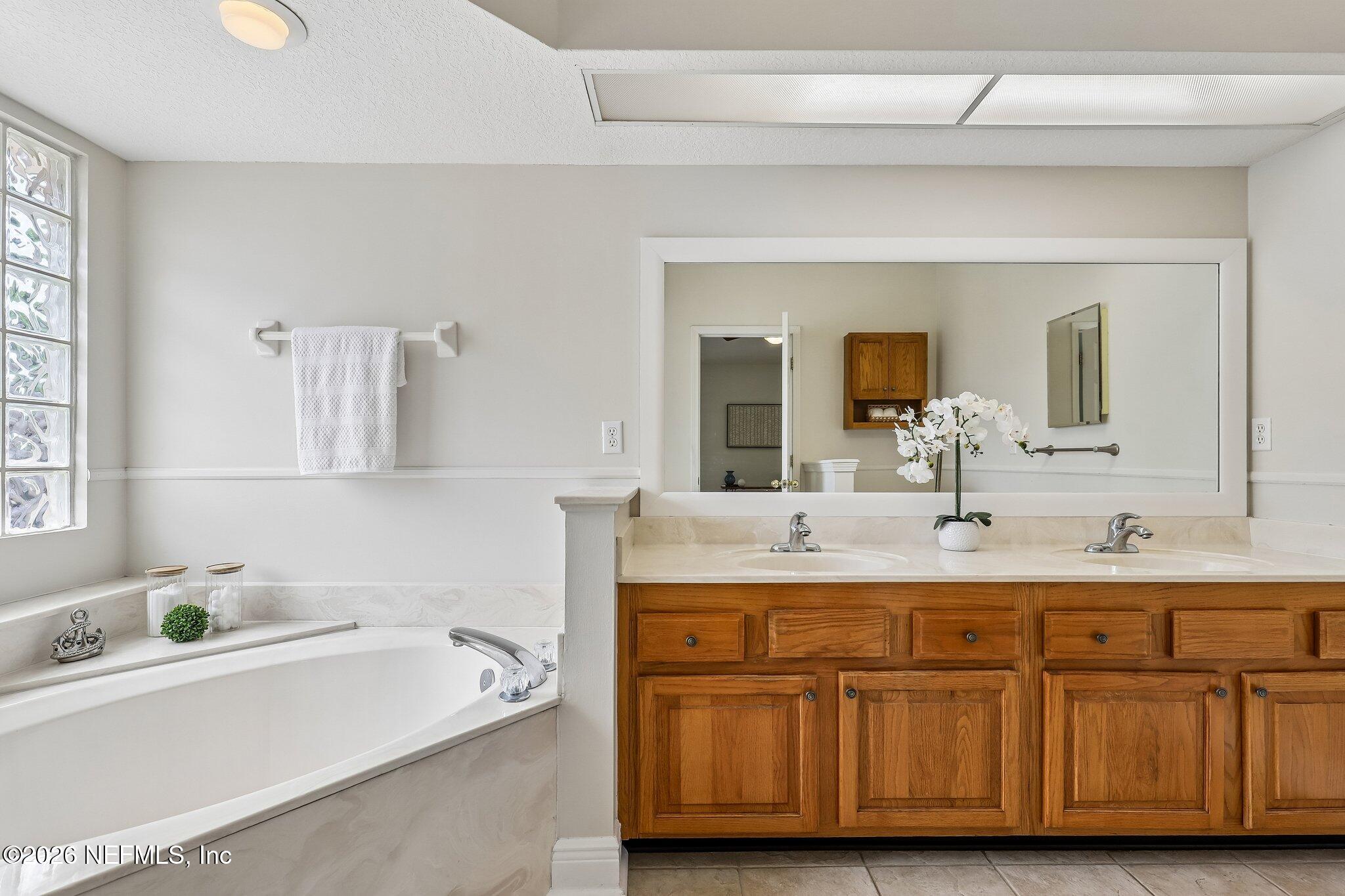 372 MAPLEWOOD Drive, St. Johns