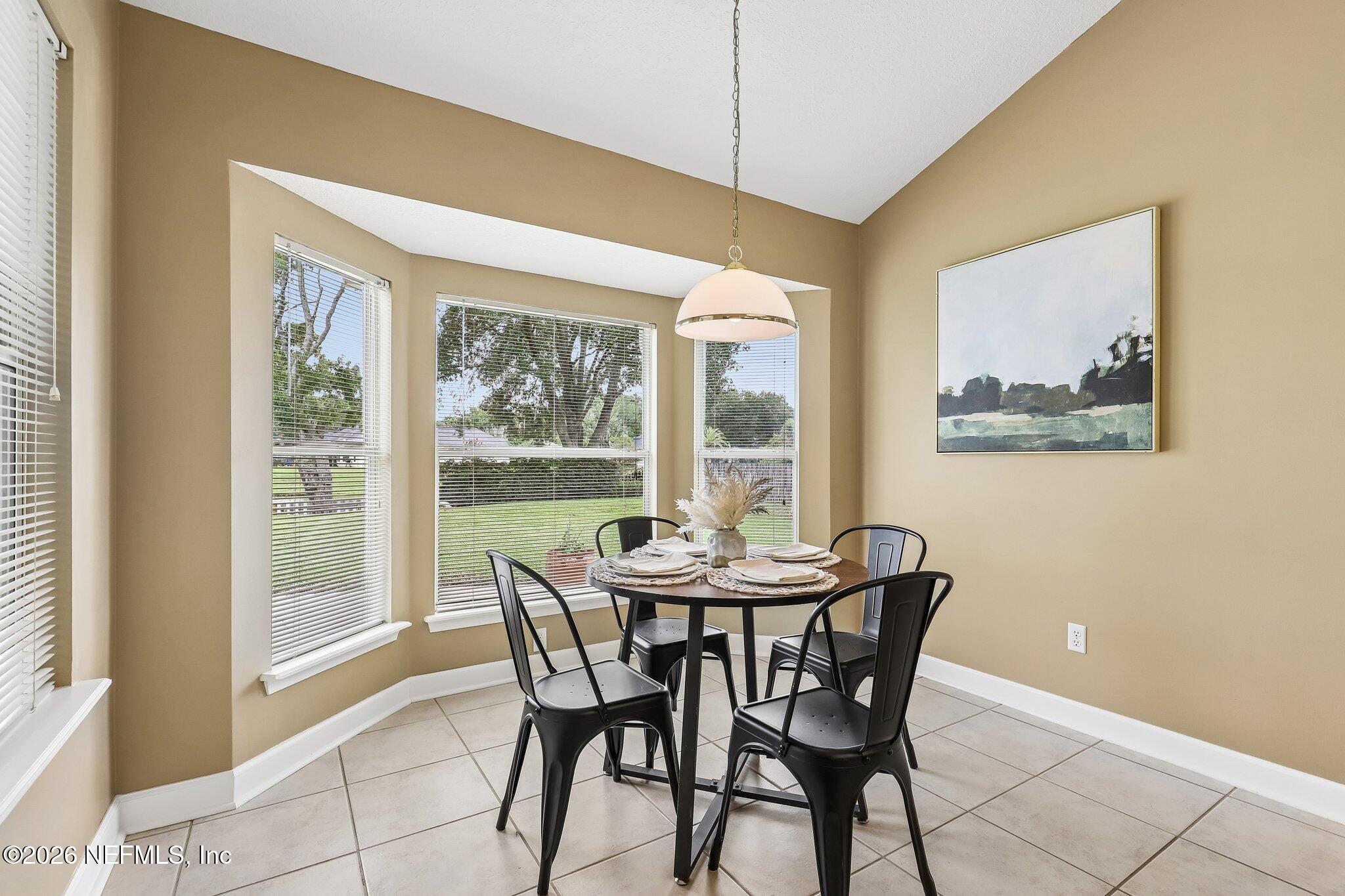 372 MAPLEWOOD Drive, St. Johns