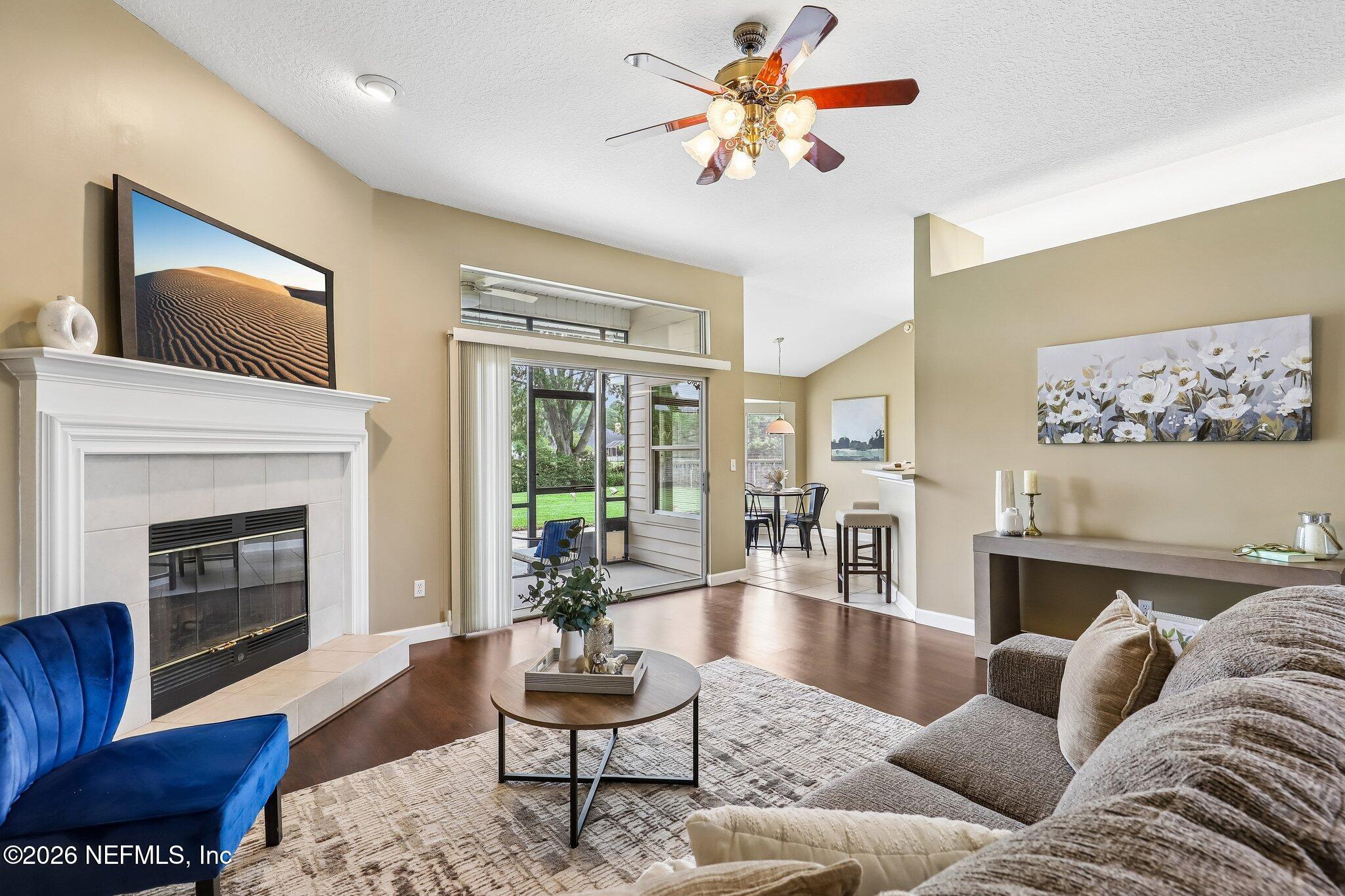 372 MAPLEWOOD Drive, St. Johns
