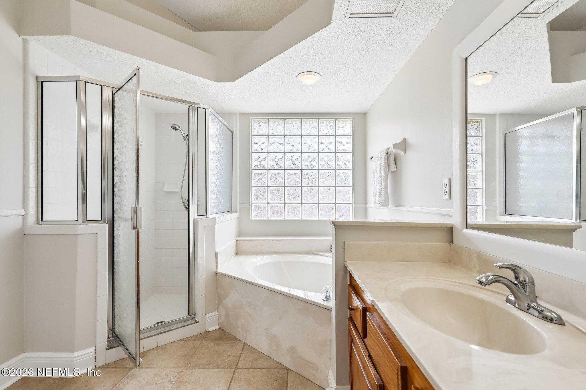 372 MAPLEWOOD Drive, St. Johns