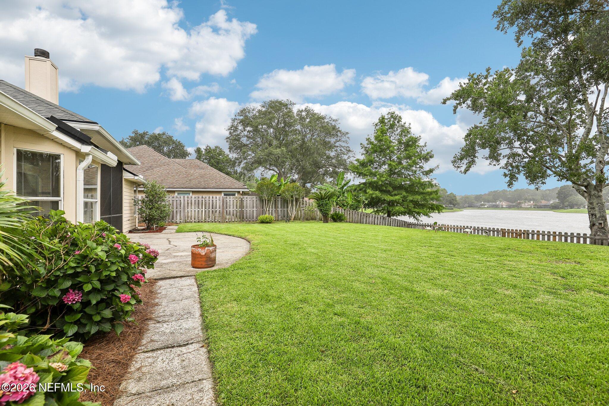 372 MAPLEWOOD Drive, St. Johns