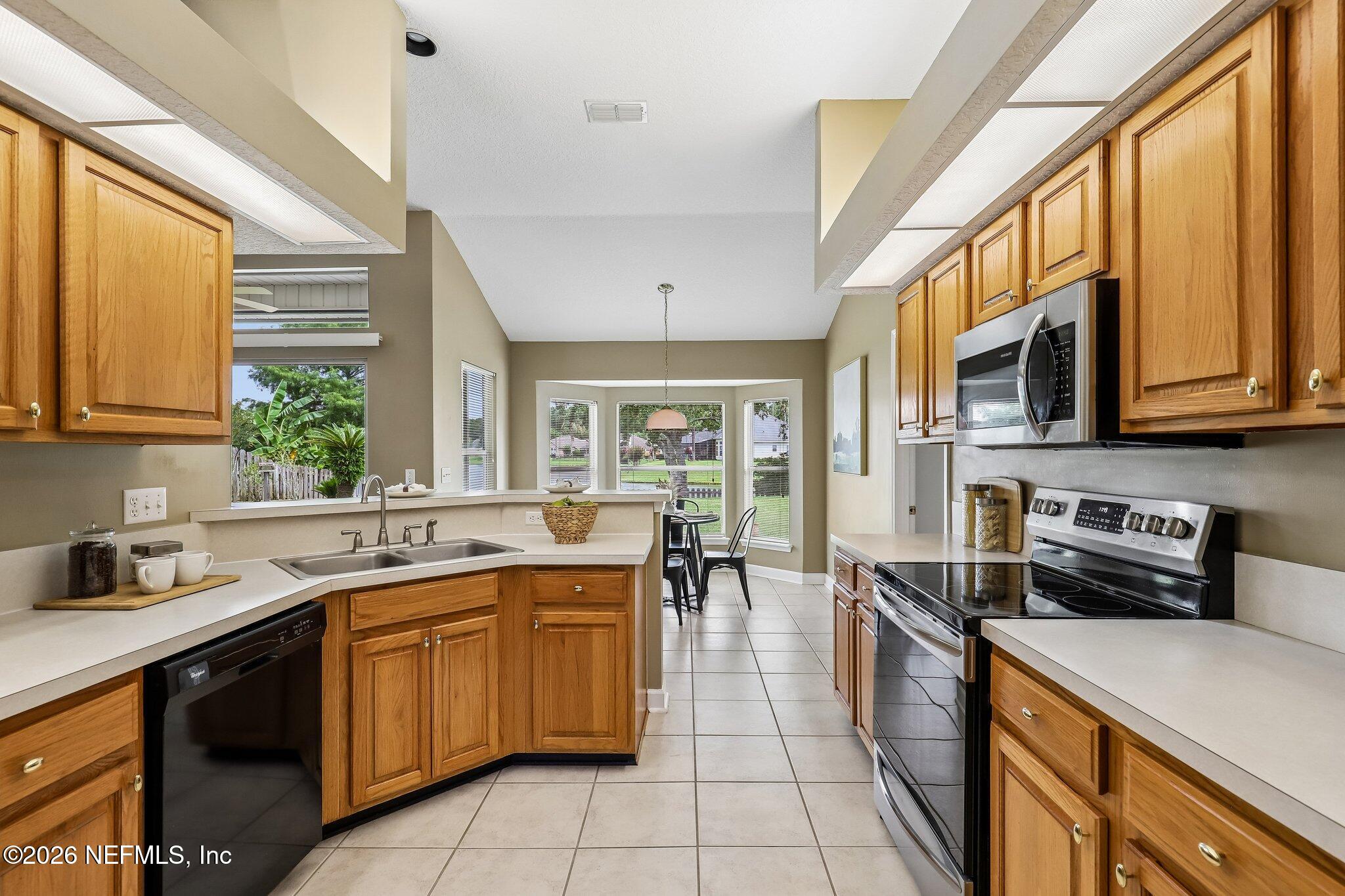 372 MAPLEWOOD Drive, St. Johns