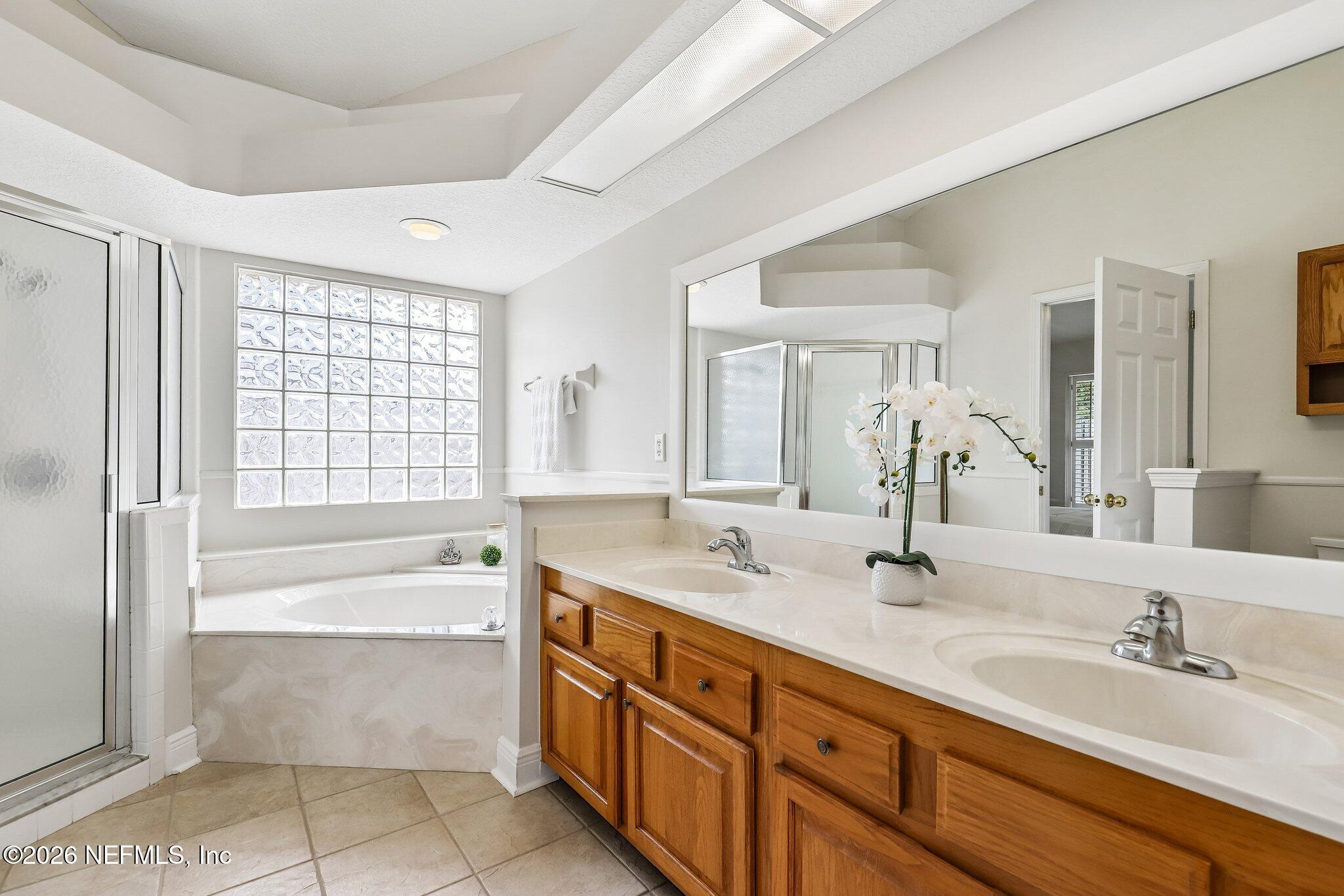 372 MAPLEWOOD Drive, St. Johns