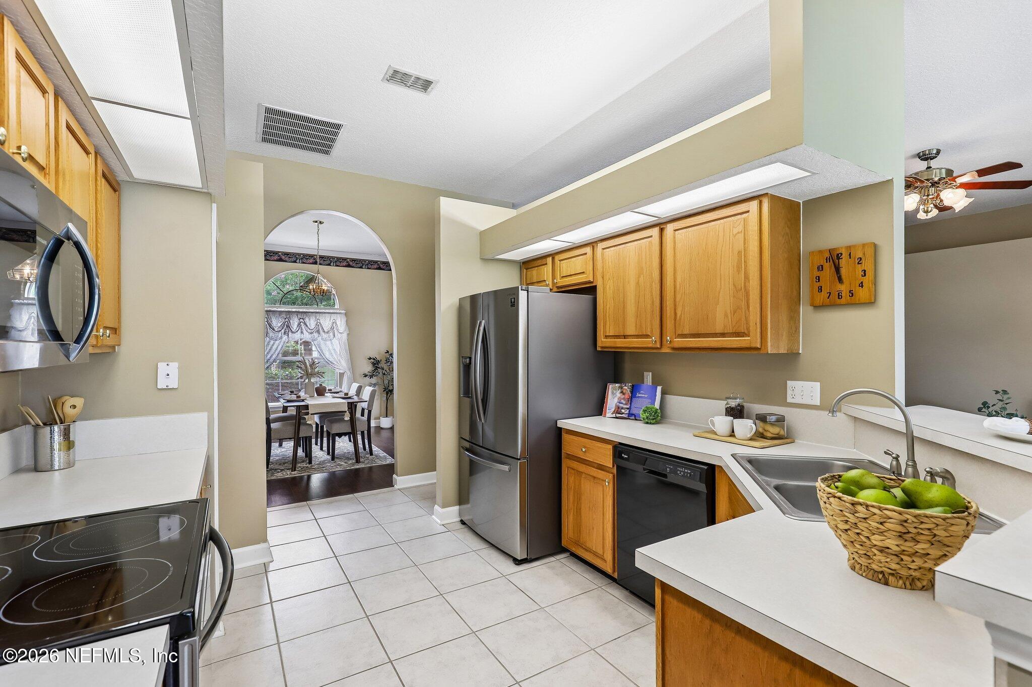 372 MAPLEWOOD Drive, St. Johns