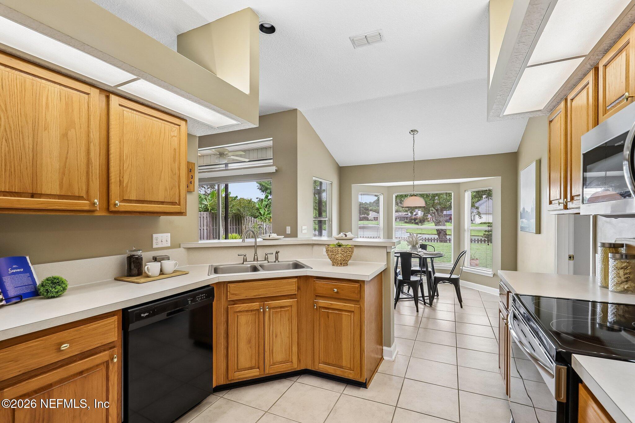 372 MAPLEWOOD Drive, St. Johns