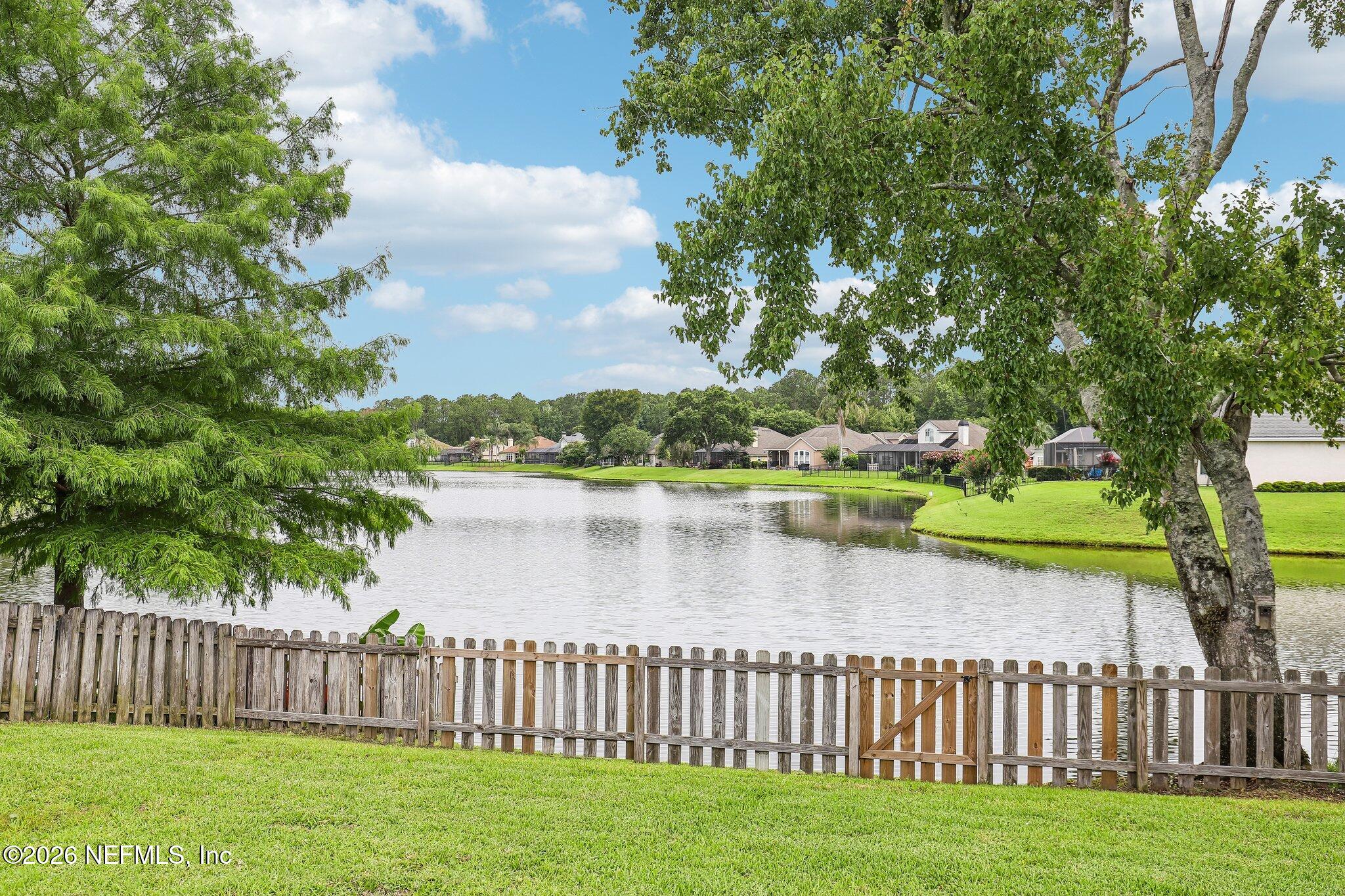372 MAPLEWOOD Drive, St. Johns