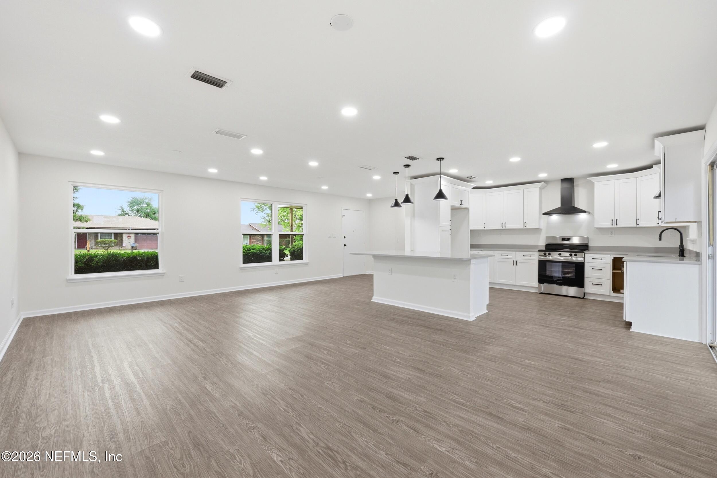 1745 LAURA ANN Lane