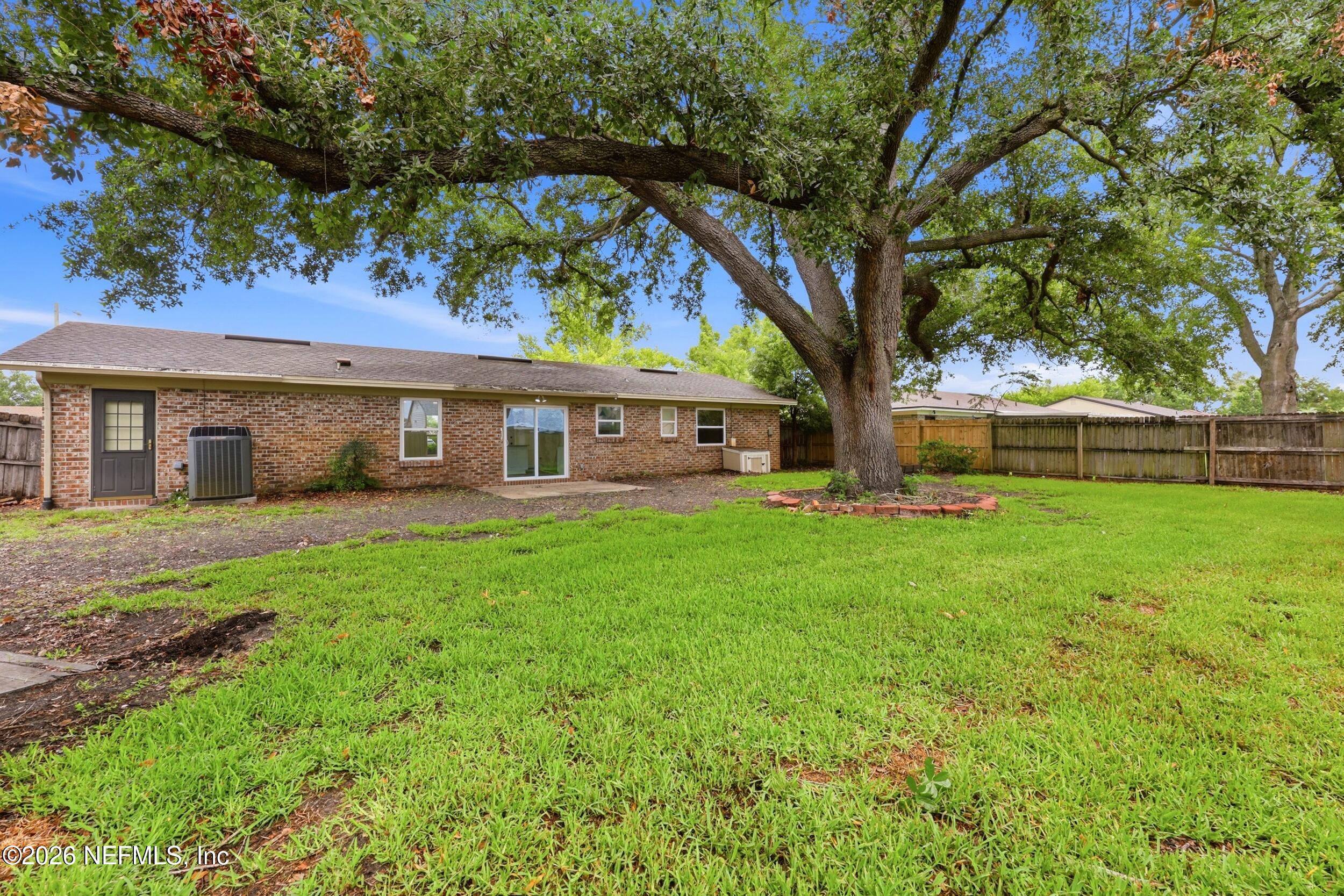 1745 LAURA ANN Lane