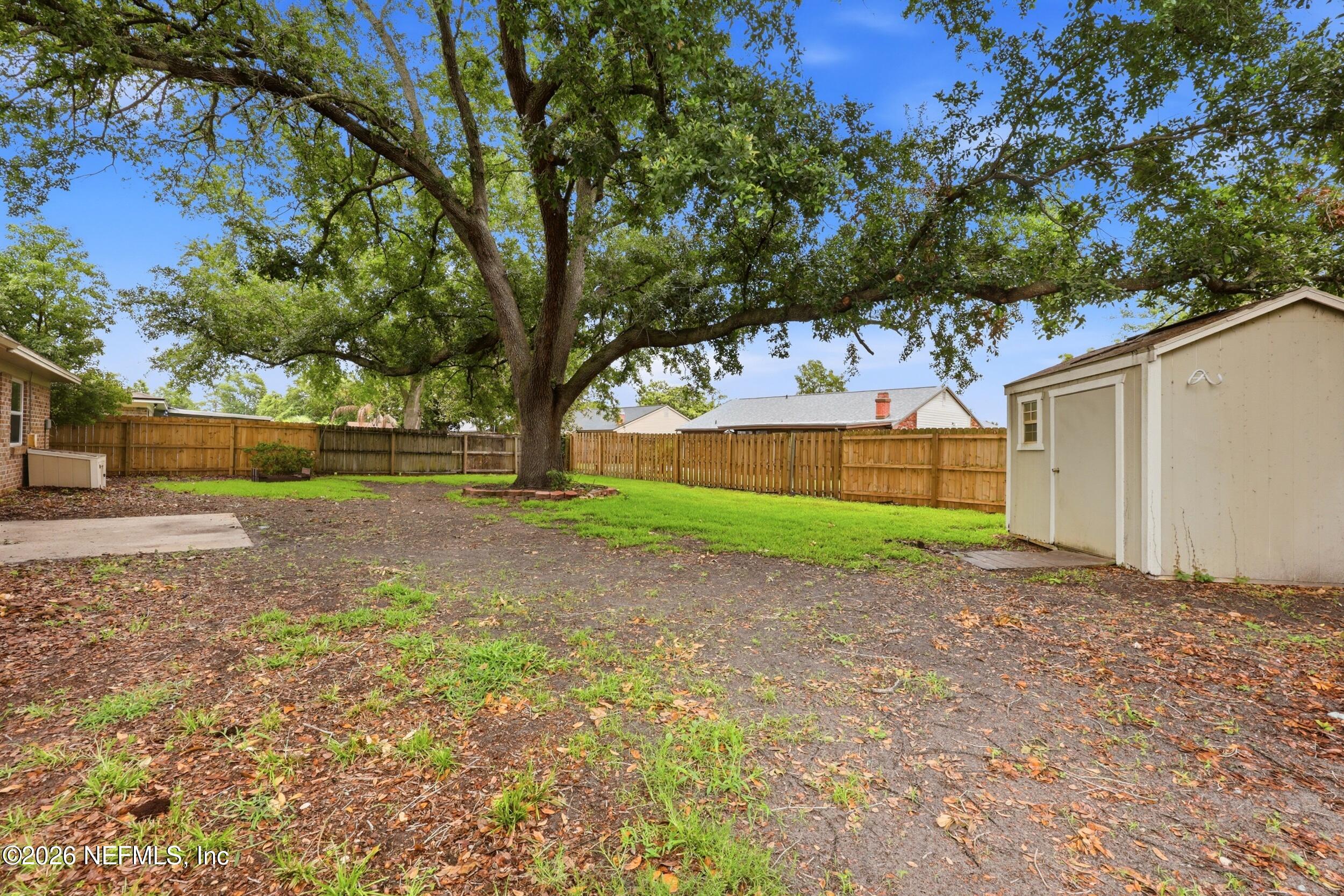 1745 LAURA ANN Lane