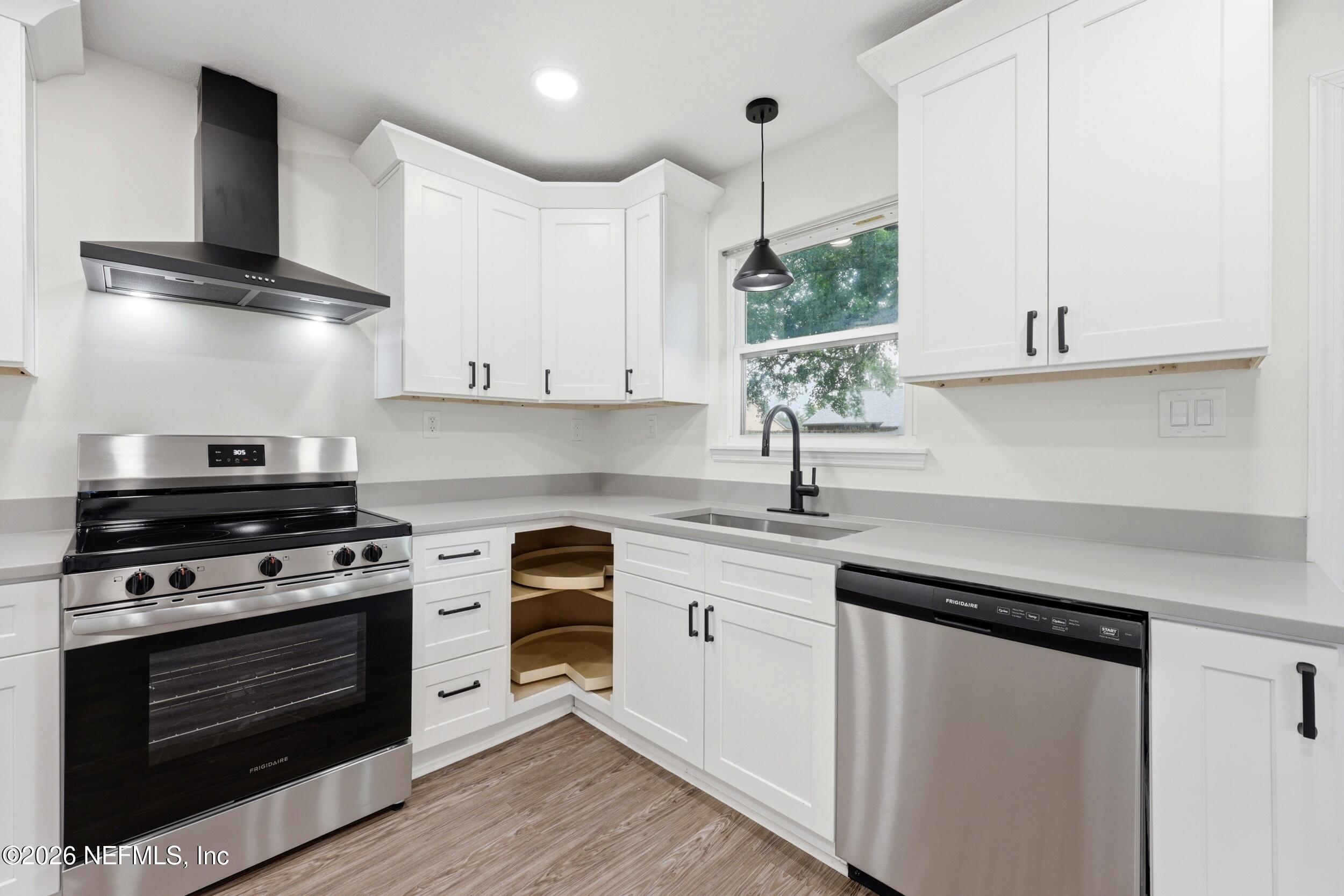 1745 LAURA ANN Lane