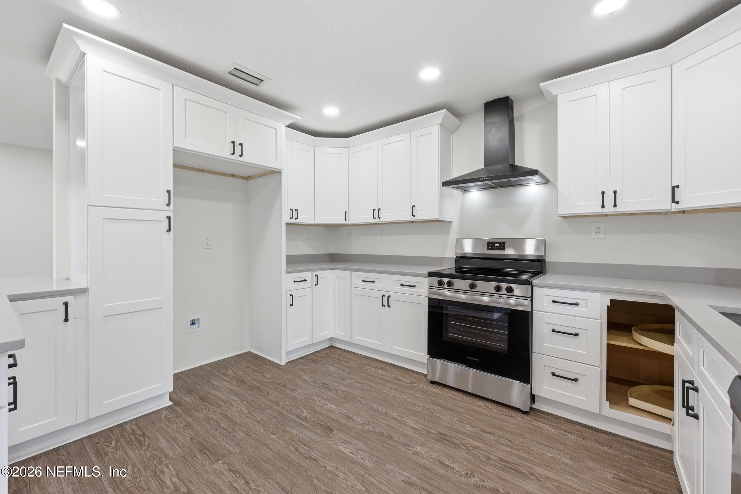 1745 LAURA ANN Lane