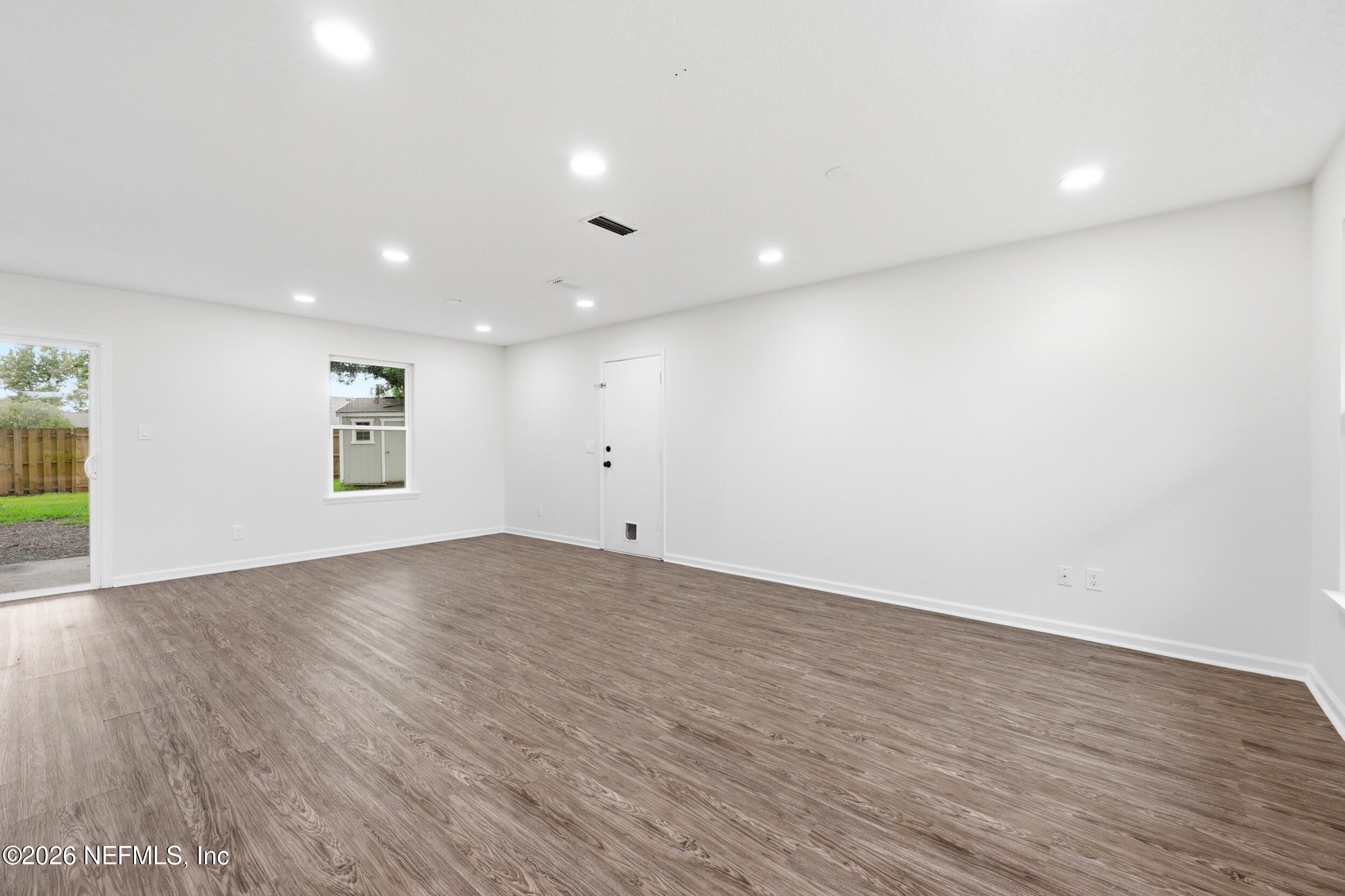 1745 LAURA ANN Lane