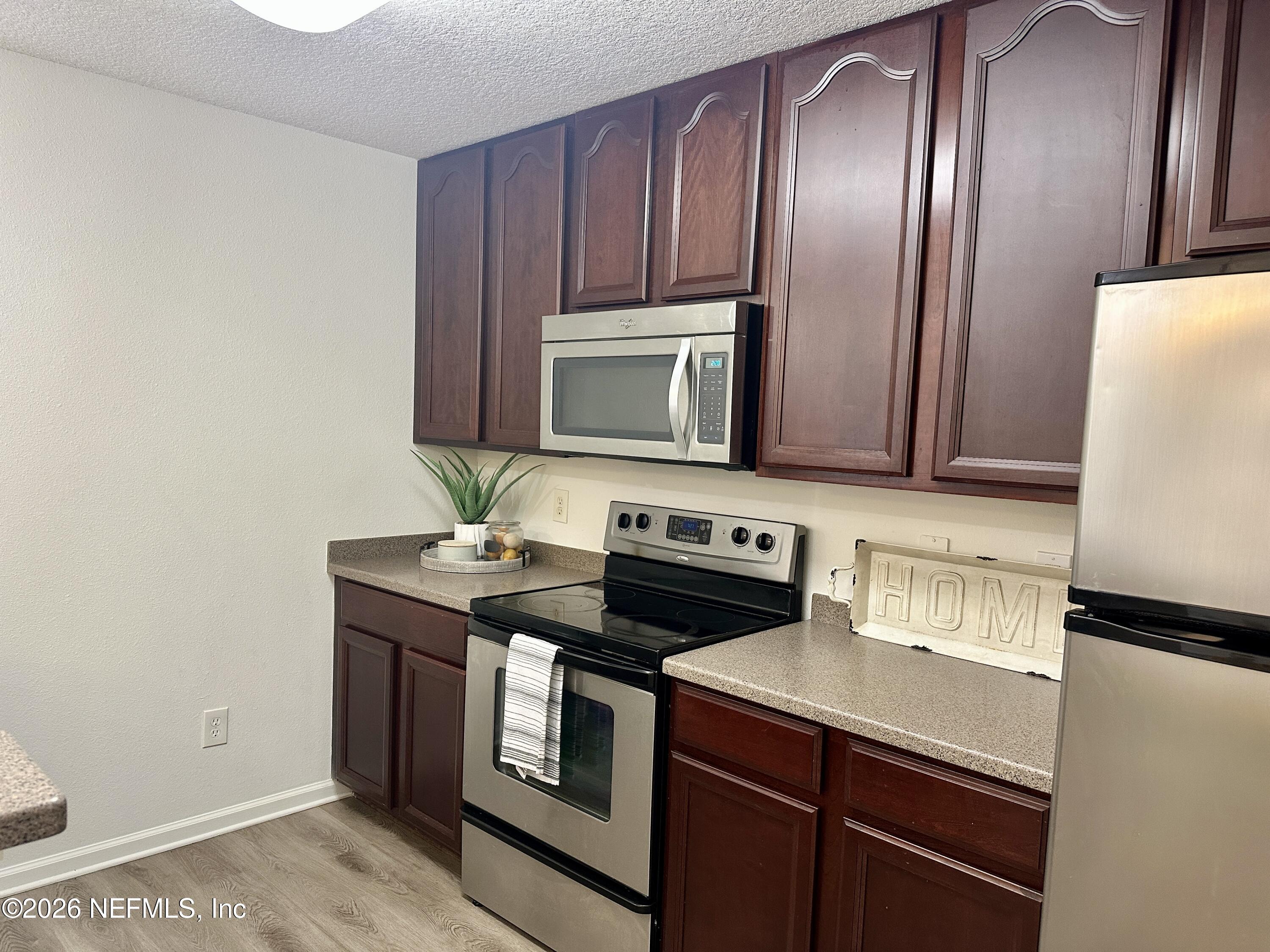 13811 HERONS LANDING Way 9