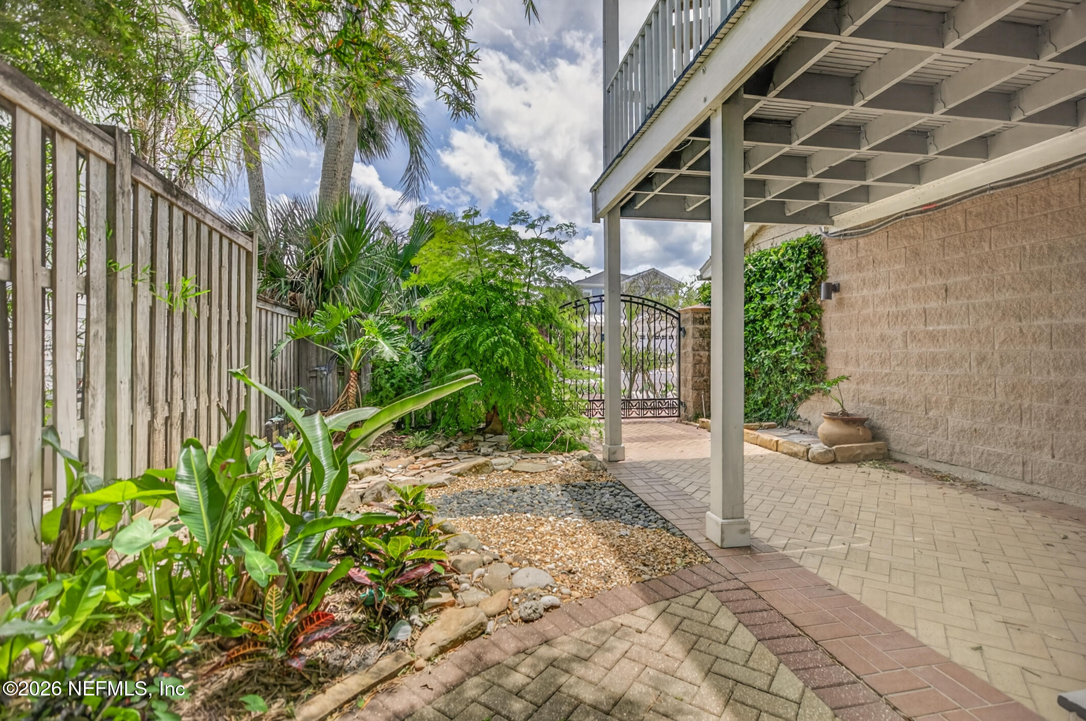 224 BOWLES Street