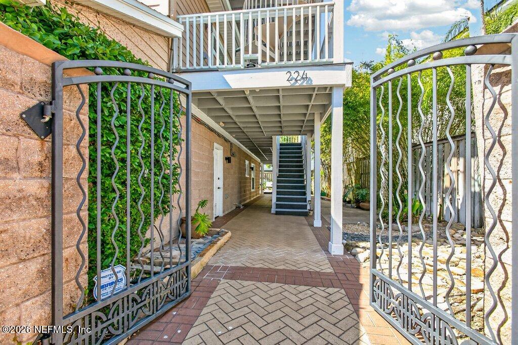 224 BOWLES Street
