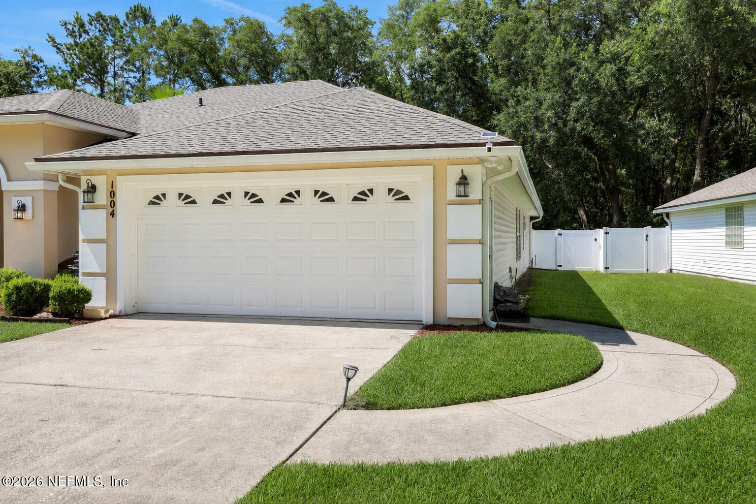 1004 FLORA PARKE Drive, St. Johns