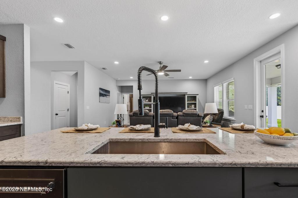 96 HILLENDALE Circle, St. Johns
