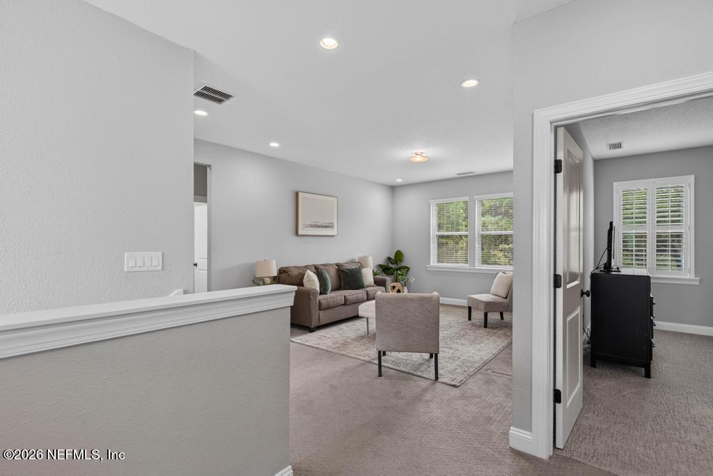 96 HILLENDALE Circle, St. Johns