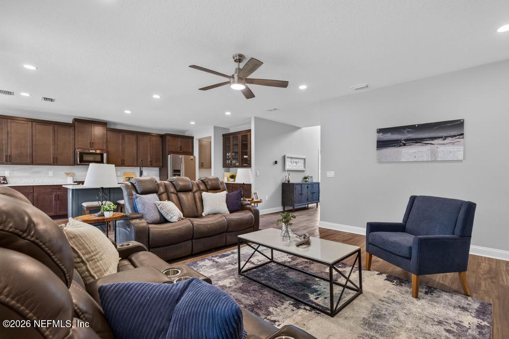 96 HILLENDALE Circle, St. Johns