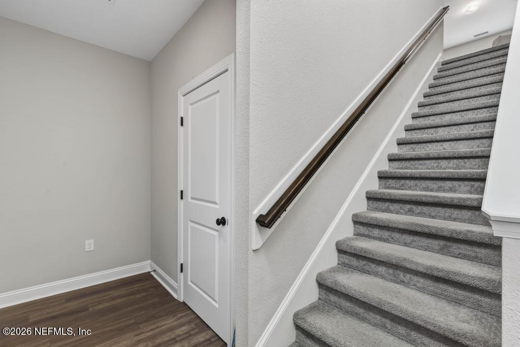 96 HILLENDALE Circle, St. Johns