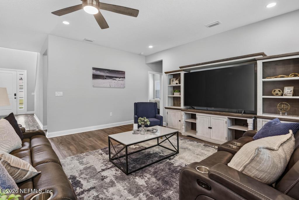 96 HILLENDALE Circle, St. Johns