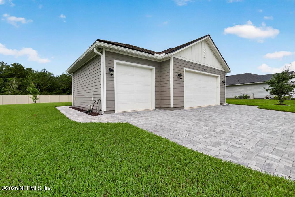 96 HILLENDALE Circle, St. Johns