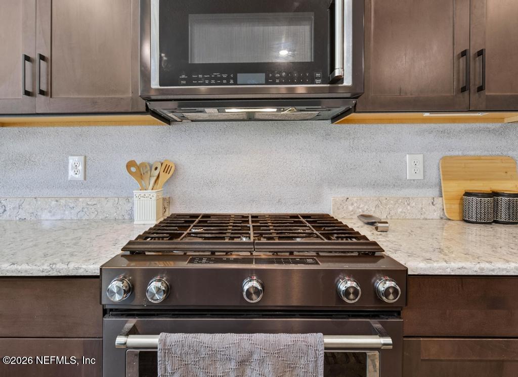 96 HILLENDALE Circle, St. Johns