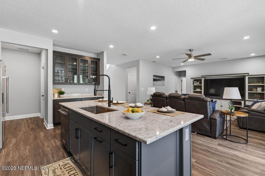 96 HILLENDALE Circle, St. Johns