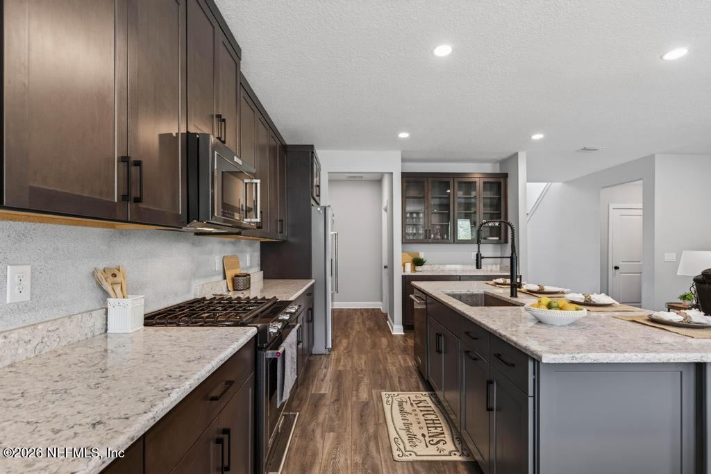 96 HILLENDALE Circle, St. Johns