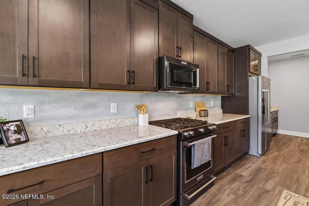 96 HILLENDALE Circle, St. Johns