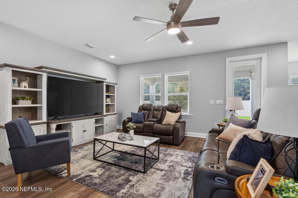 96 HILLENDALE Circle, St. Johns