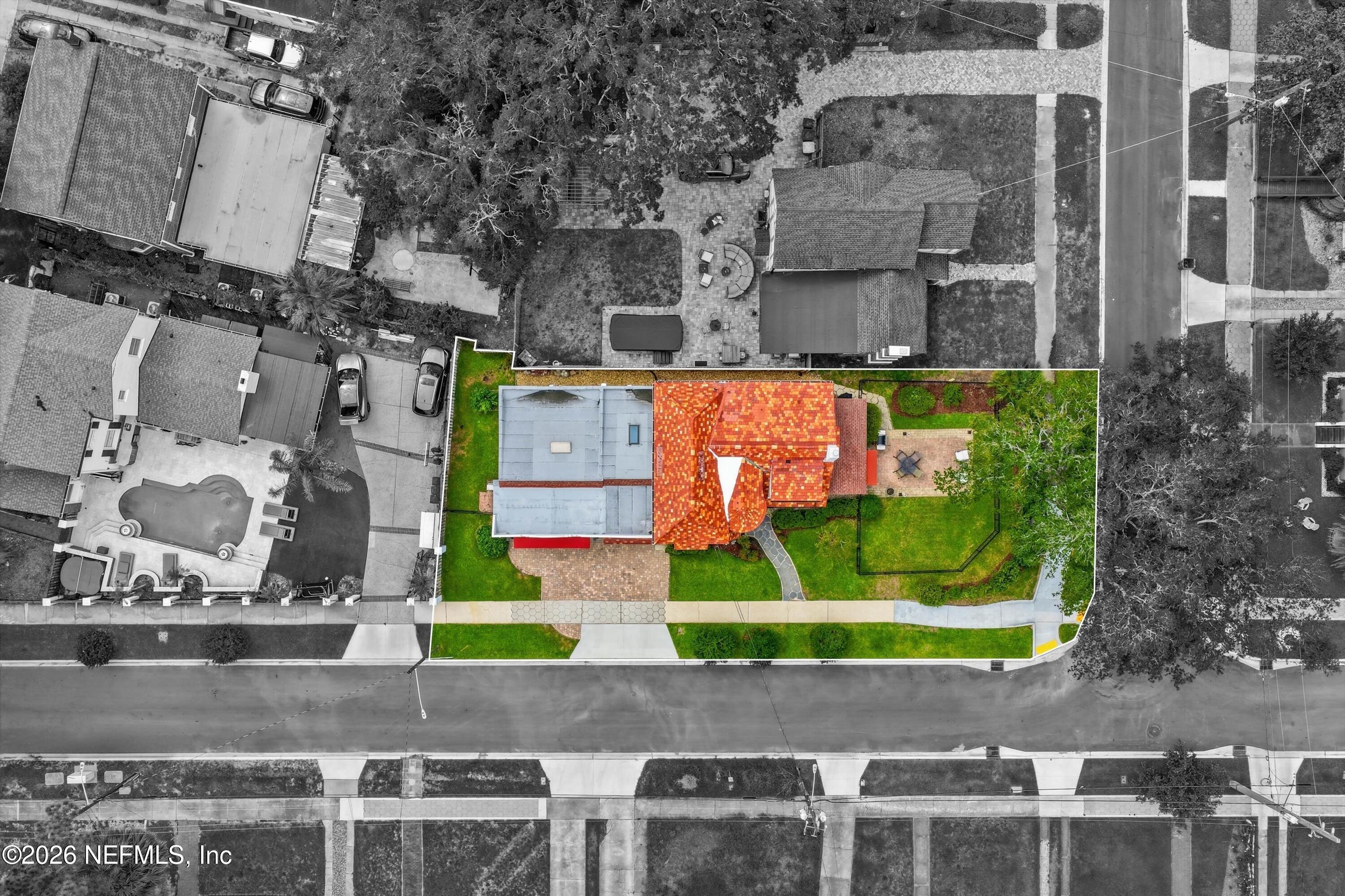 1112 COLOMBO Street