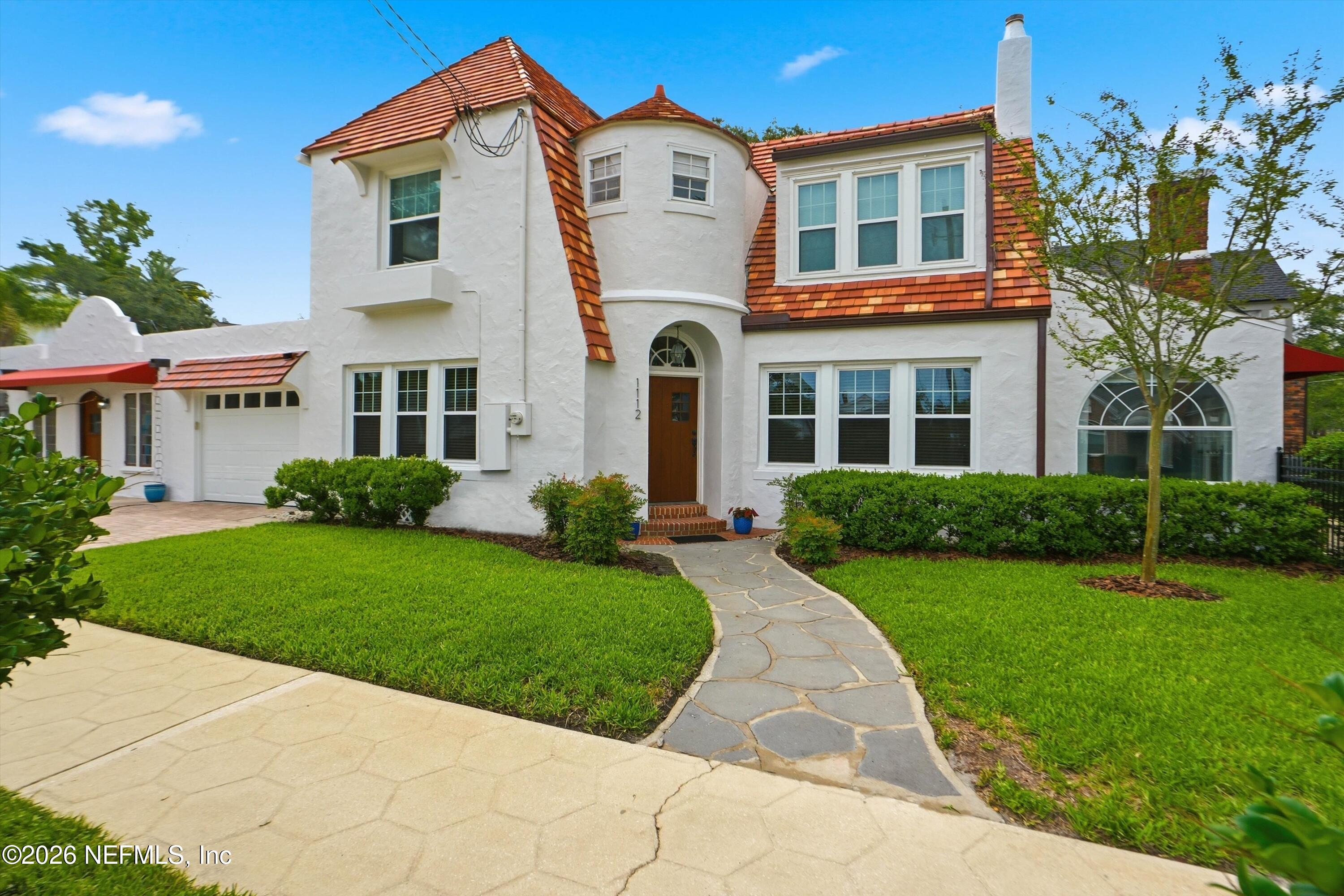 1112 COLOMBO Street