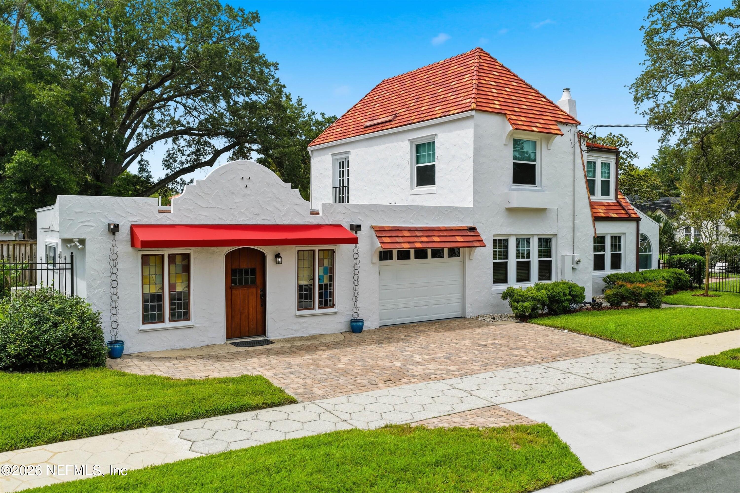 1112 COLOMBO Street