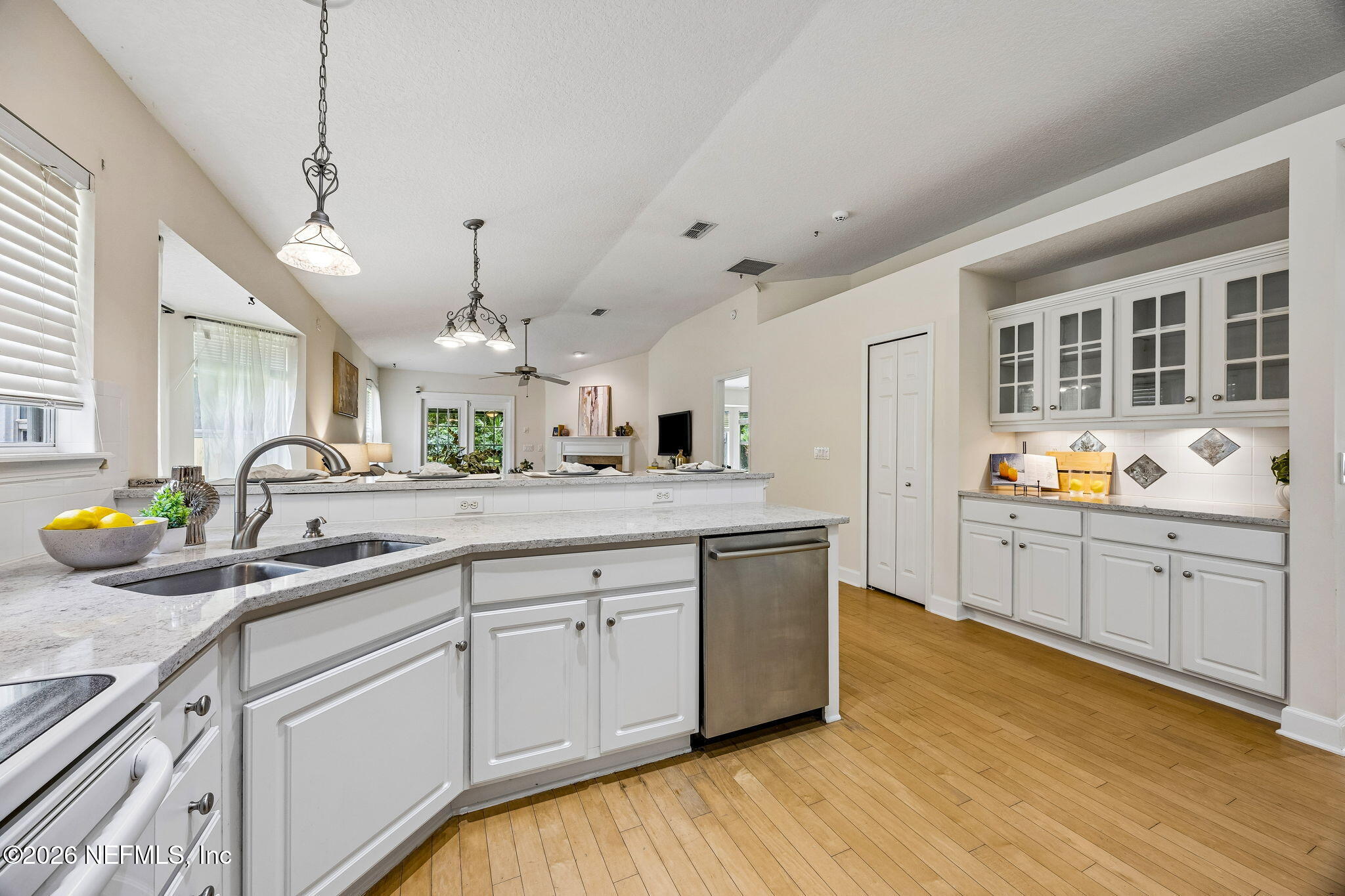 556 REDBERRY Lane, St. Johns