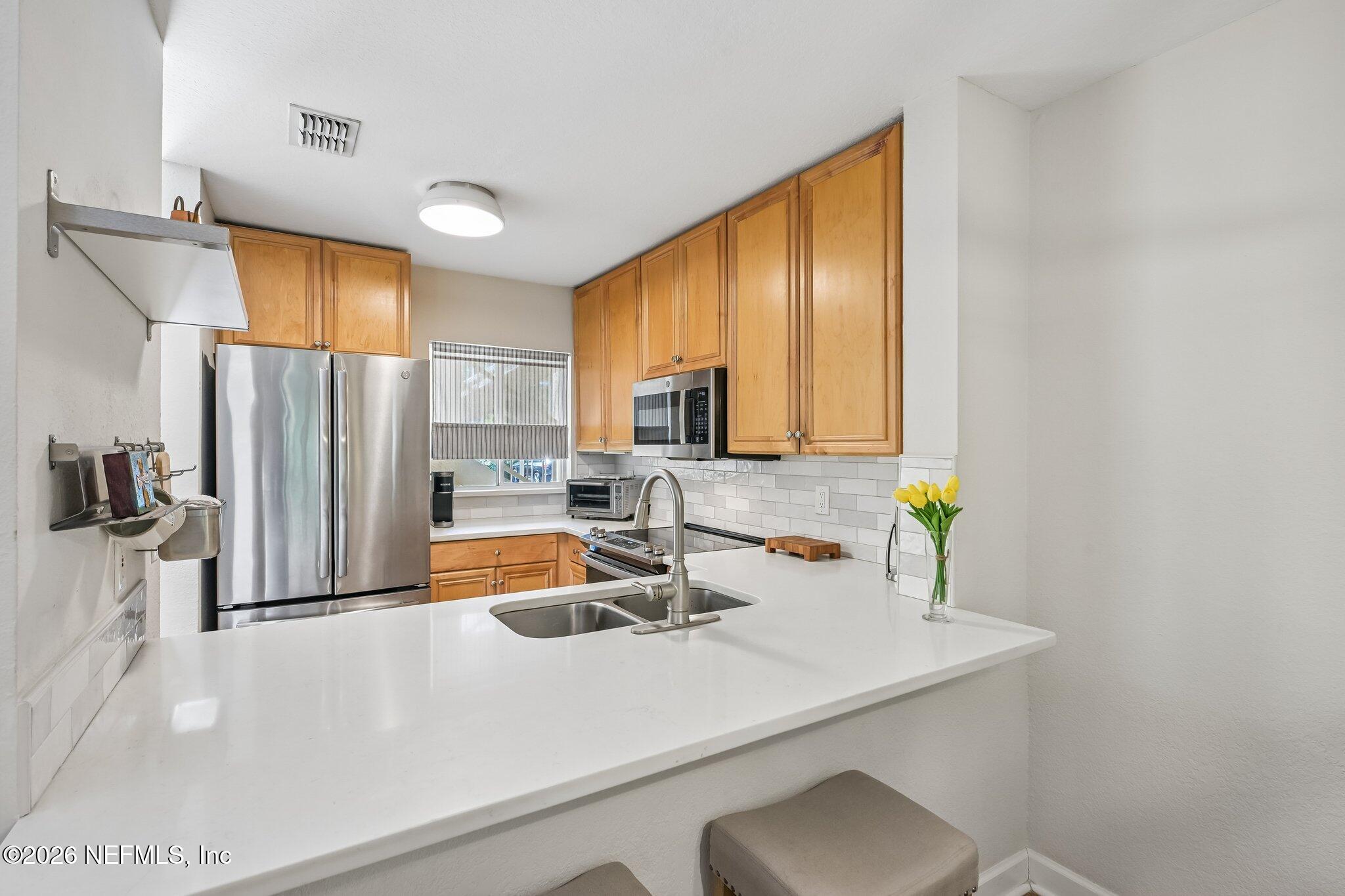 27 ARBOR CLUB Drive 106
