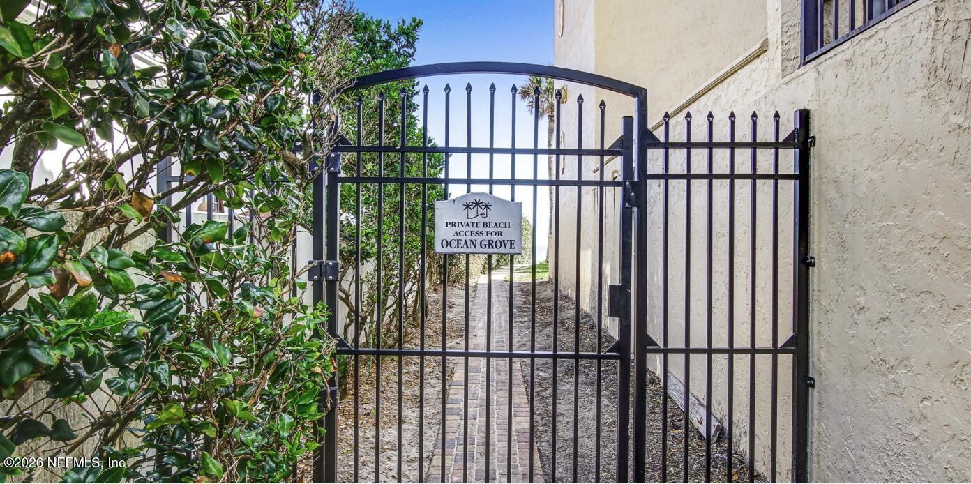 27 ARBOR CLUB Drive 106
