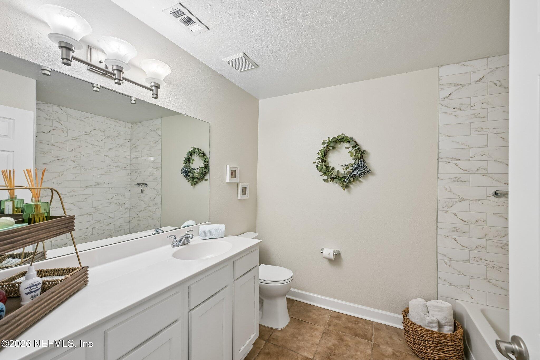 27 ARBOR CLUB Drive 106