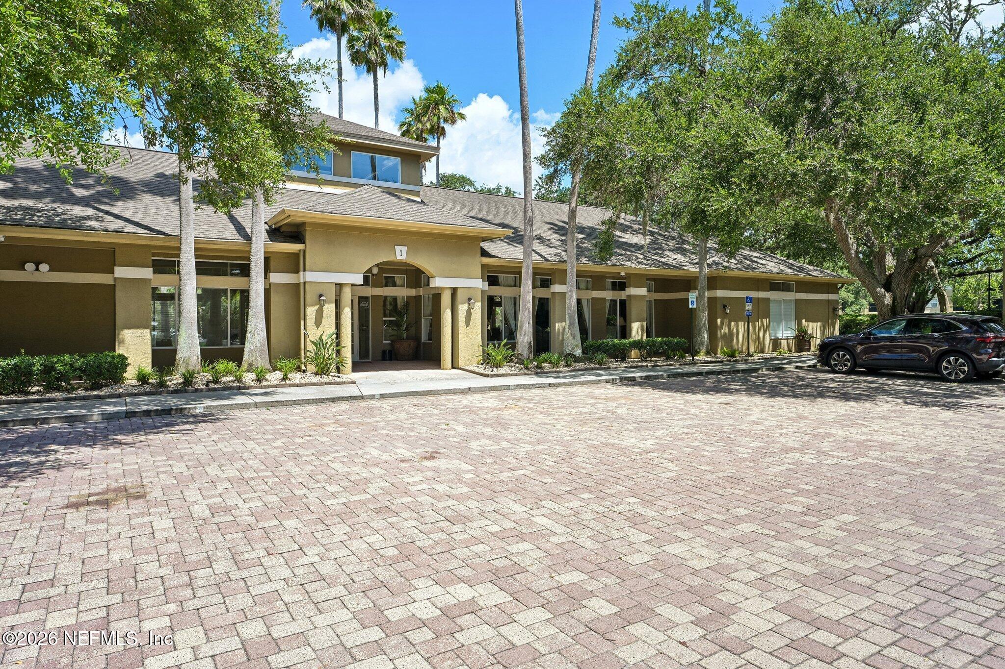 27 ARBOR CLUB Drive 106