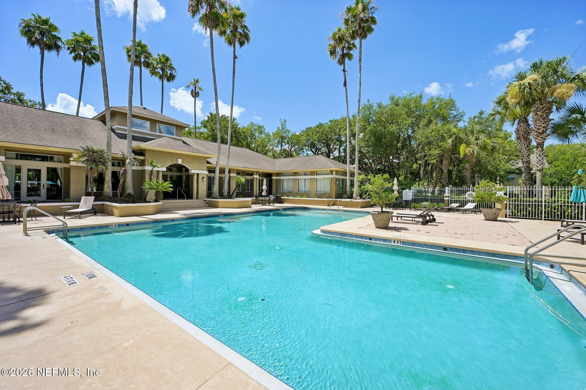 27 ARBOR CLUB Drive 106