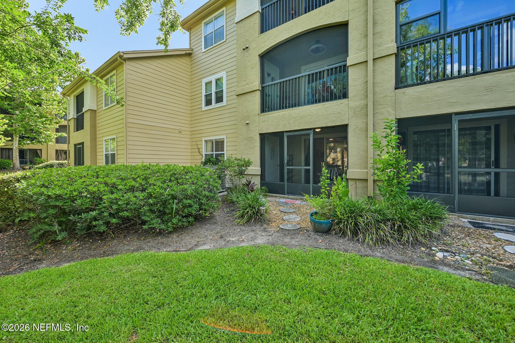 27 ARBOR CLUB Drive 106