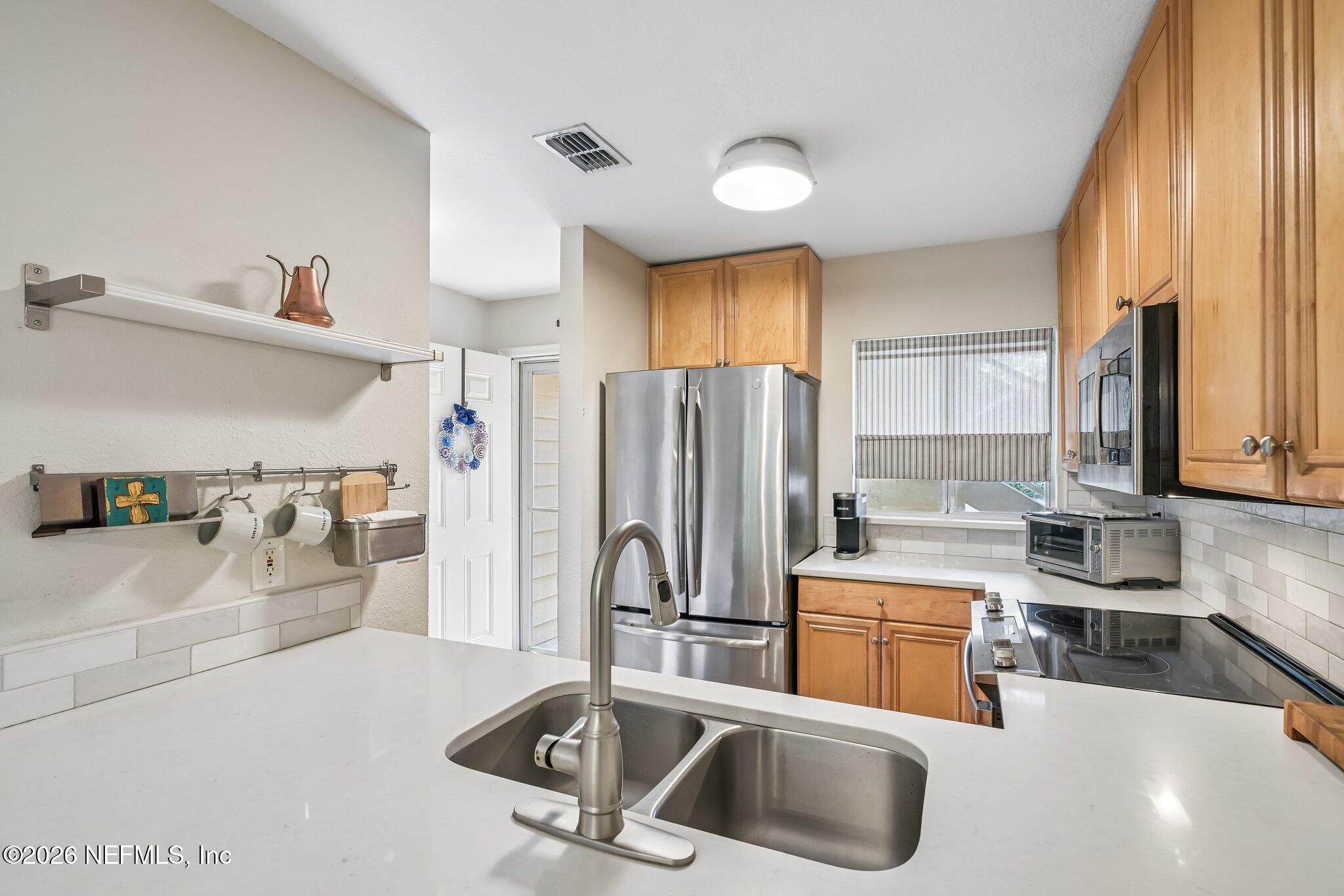 27 ARBOR CLUB Drive 106