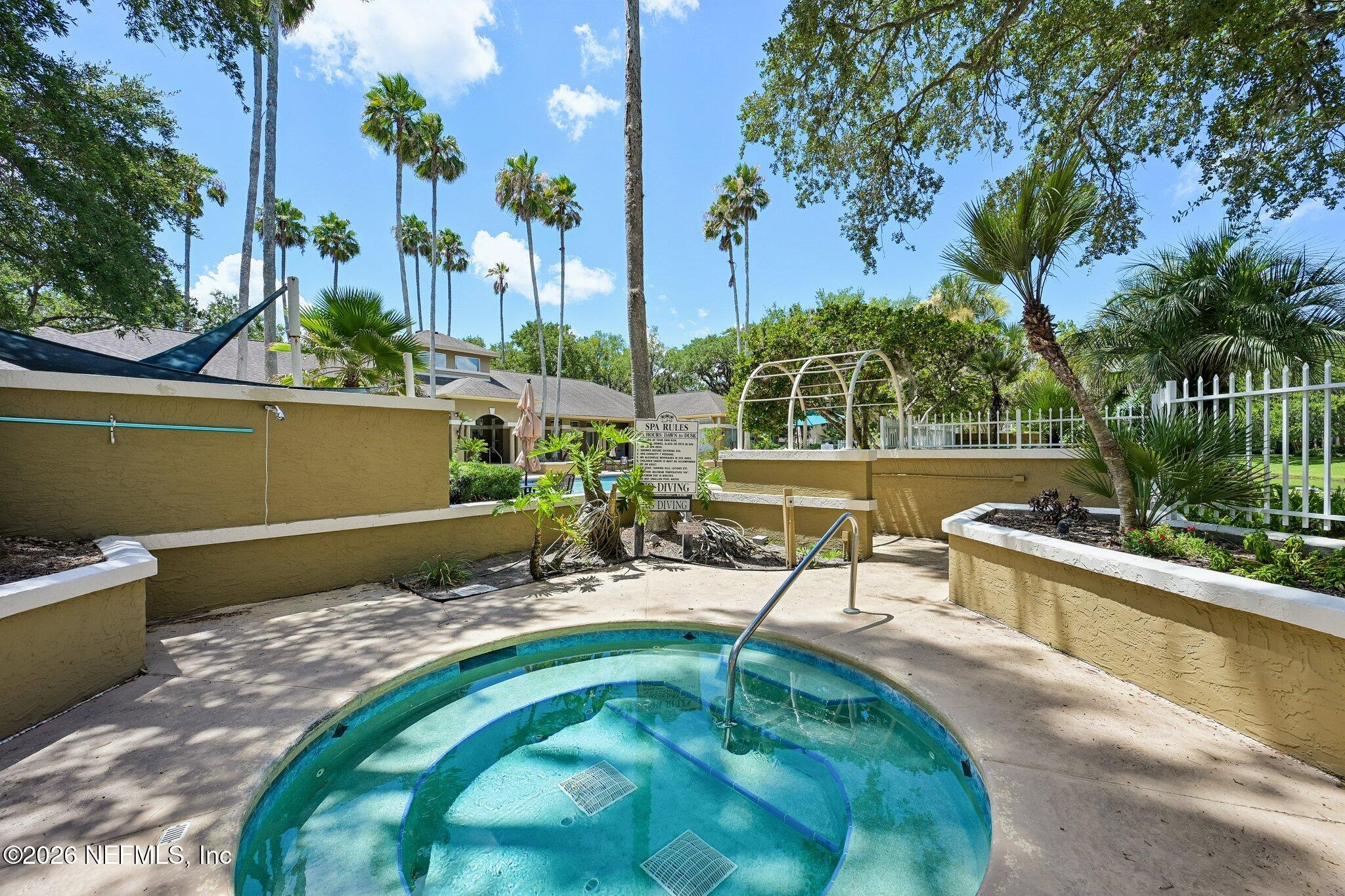 27 ARBOR CLUB Drive 106