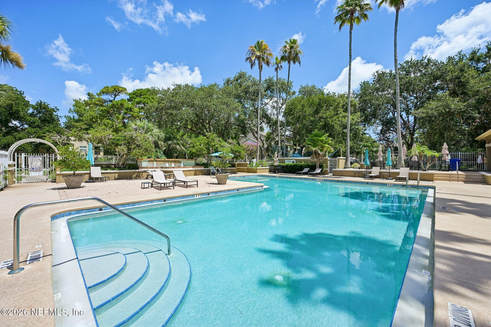27 ARBOR CLUB Drive 106
